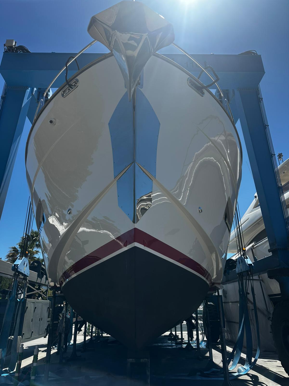 Marmaris'de profesyonel tekne boyama – Rüzgar Marin antifouling ve gelcoat uygulaması